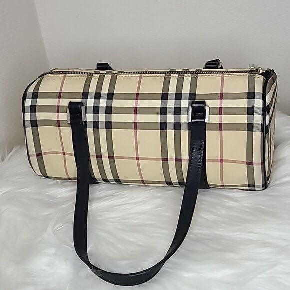 💯 Authentic Burberry  Handbag 🍀 - Picture 15 of 15